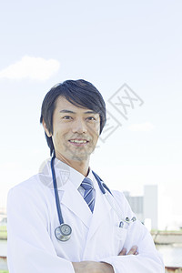 微笑的职业医生肖像图片