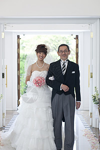 新娘和父亲图片