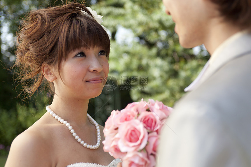 婚礼上的新娘和新郎图片