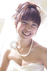 微笑愉快的新娘图片