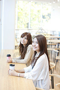 青年大学生校园餐厅喝咖啡图片