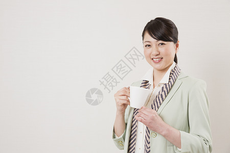 中年商务女性喝咖啡图片