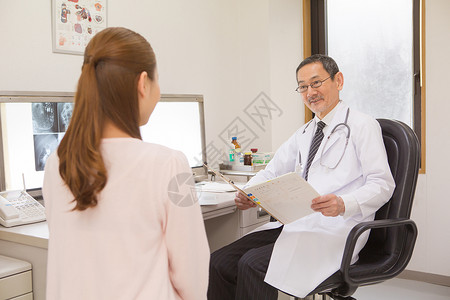 医生和患者沟通病情高清图片