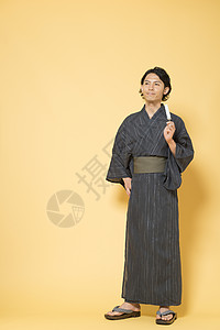 穿和服的日本青年图片