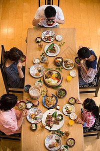 家庭聚餐俯视图图片