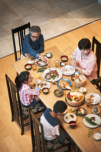 家庭聚会朋友用餐图片