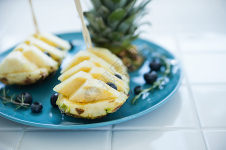 餐盘上的菠萝图片