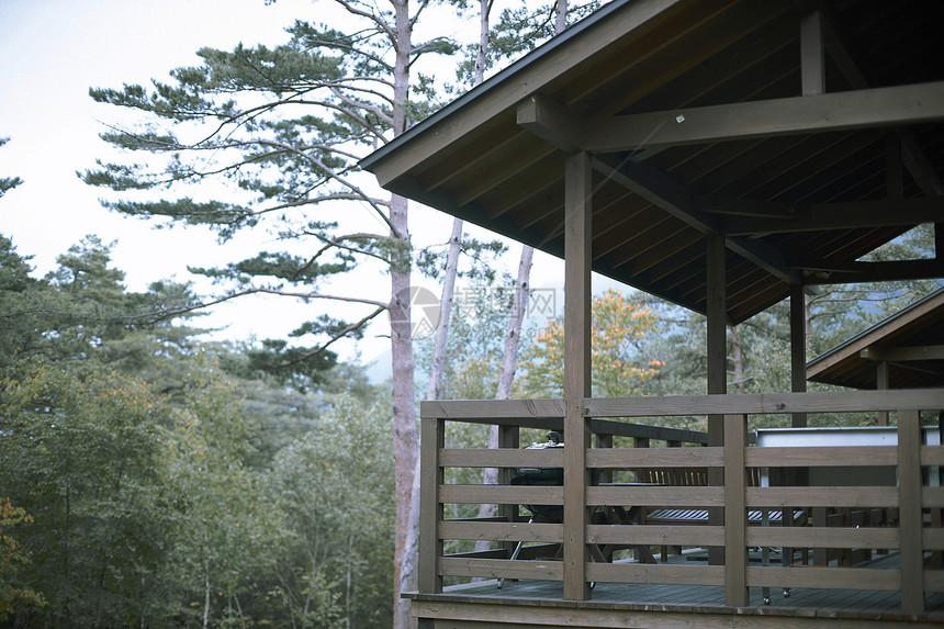 旅行旅馆假日在山上的小屋图片