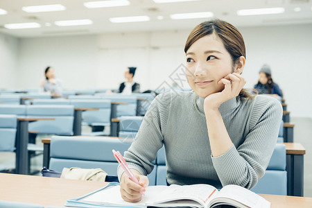 地震知识讲堂教室里的大学生形象背景