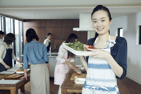 学习烹饪的女性背景图片