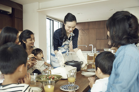 家庭主妇们的聚会聚餐图片