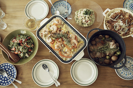 西班牙海鲜炖饭桌子上的美食背景