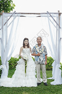 婚礼上的新娘和父亲图片