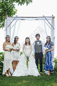 户外草坪婚礼仪式图片