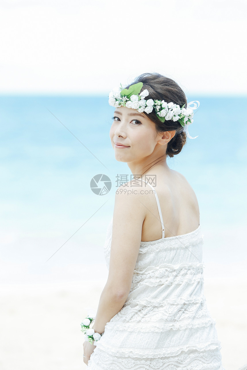 海岸海滩美丽新娘肖像图片