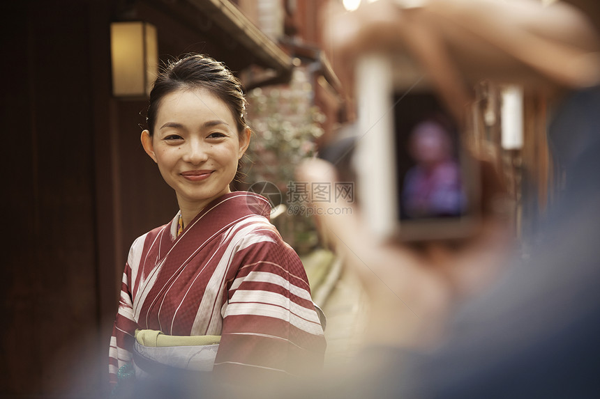 穿和服的美女形象图片