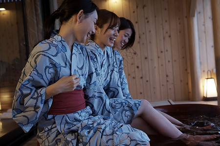 日本女人洗脚图片