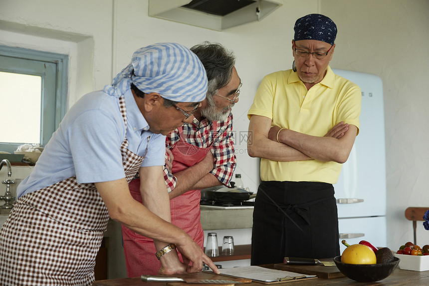 老年人学习烹饪图片