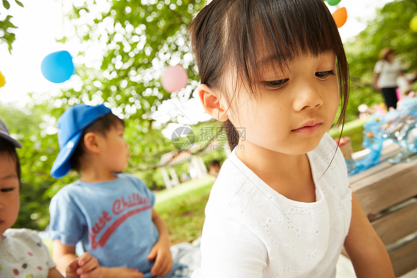 孩子们在公园里玩图片