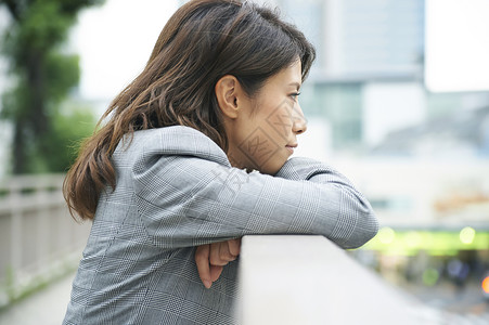 职业女性忧郁形象图片