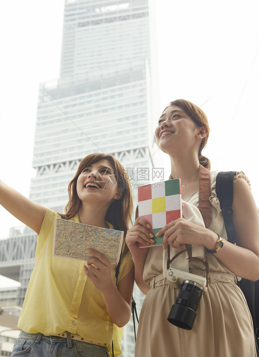 去大阪旅游的女性图片