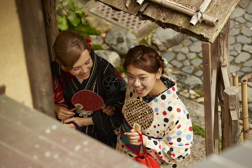 外国妇女和日本妇女在古都度假景点旅行图片