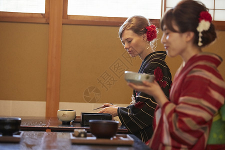 外国女人吃日本美食图片