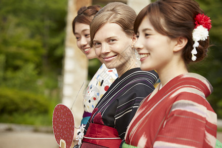 外国妇女在古都和日本妇女旅行观光图片