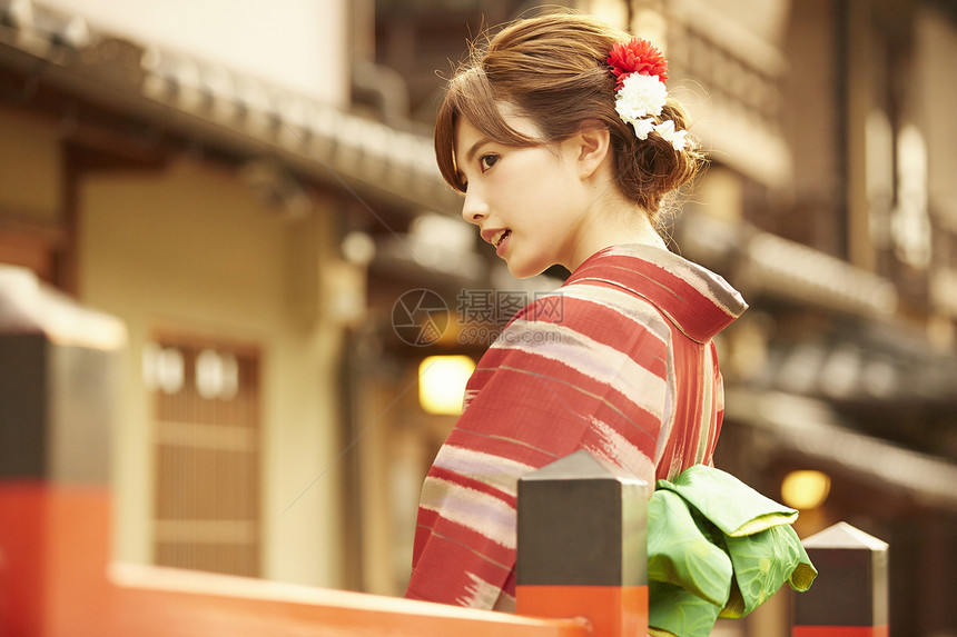 日本和服美女侧脸形象图片