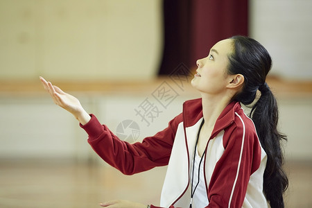 学校体育教练女老师图片