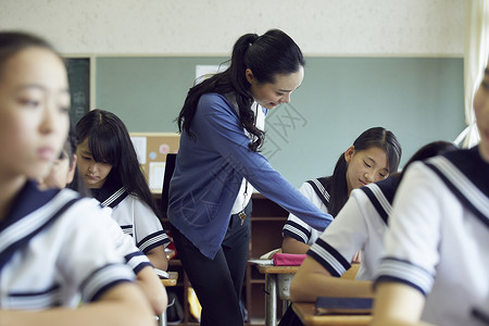 初中学生学习形象图片