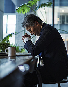 中年商务男性形象图片