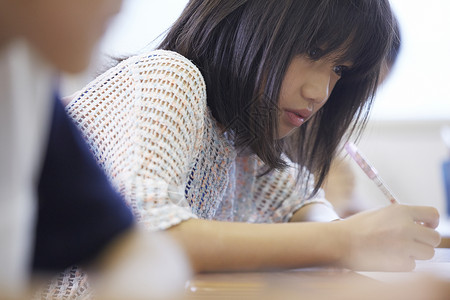 小学班级学生上课学习图片