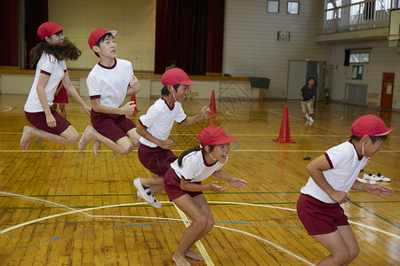 小学生体育课图片