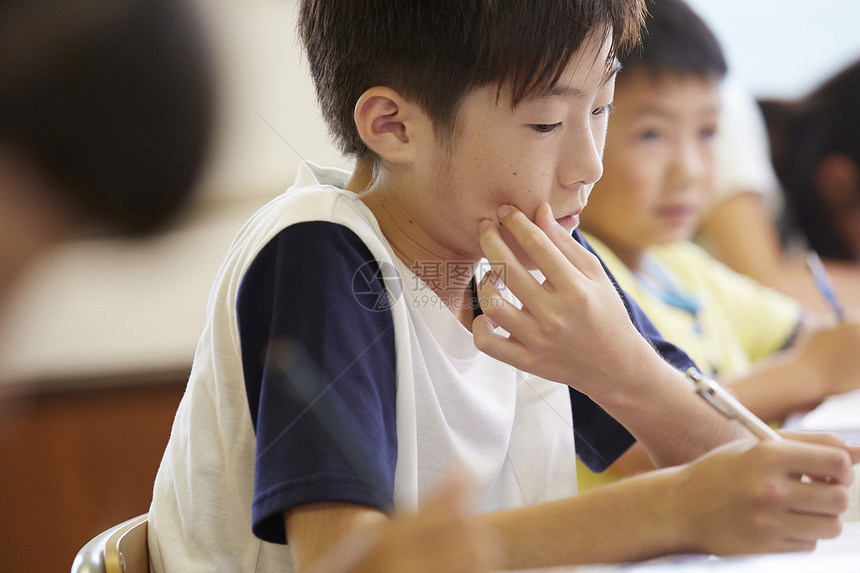 小学班级学生上课学习图片