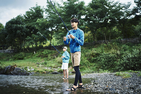 用假蝇钓鱼喜欢钓鱼的男青年背景
