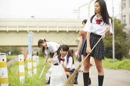 女高中生参加志愿者活动图片