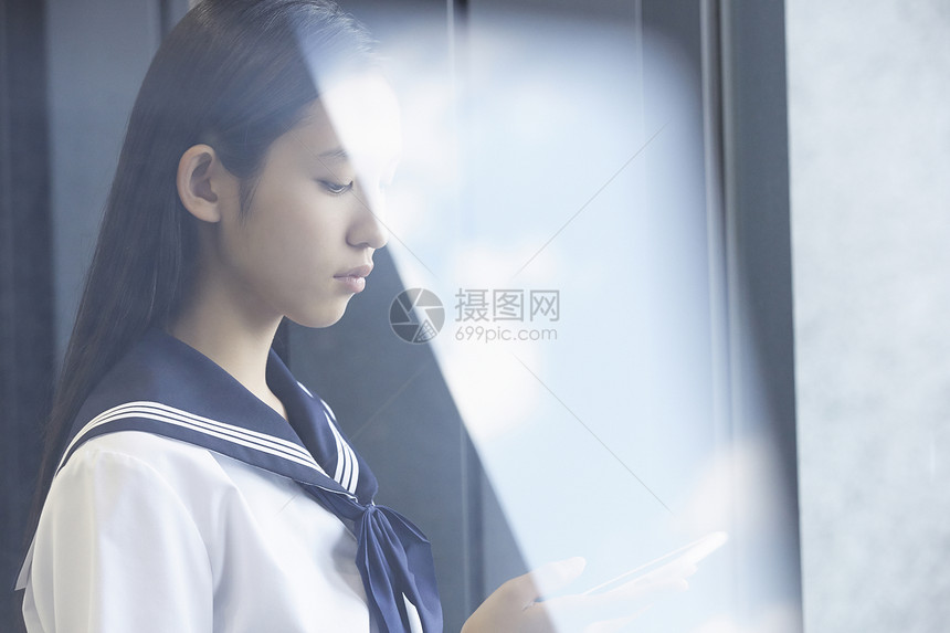 学习中的女高中生图片