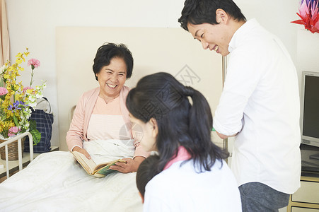 探病家属看望住院病人背景