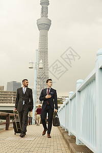 两个人佣人远景东京商务旅行外国人图片