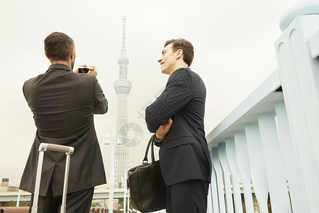 男人们三十几岁对话东京商务旅行外国人图片