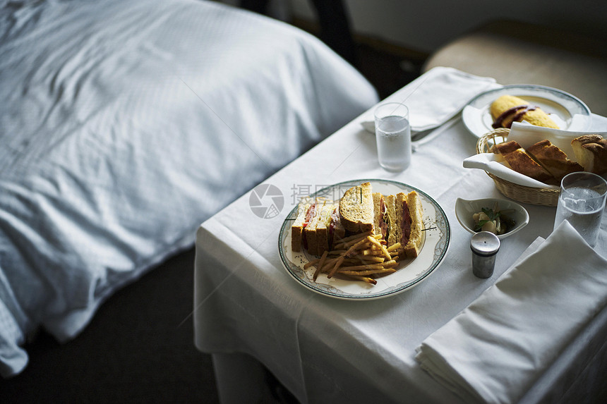 高档酒店客房服务早餐图片