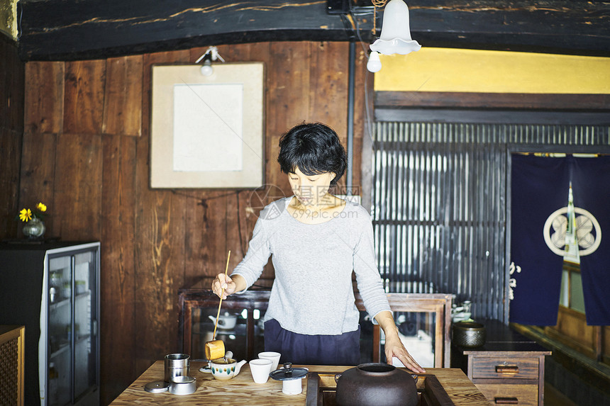 四十来岁女人绿茶三重旅行茶店图片