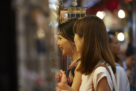 国外旅游打破周末夜市女旅程图片