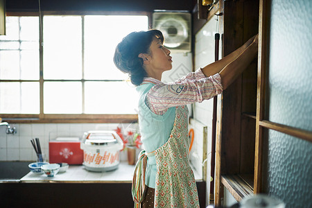 复古女性做家务图片