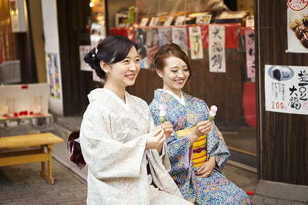 穿和服的女子图片