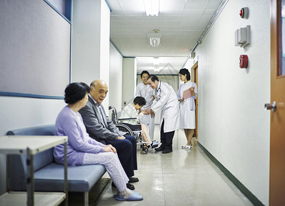 老年疗养院入院病人高清图片