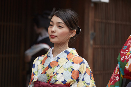 茶屋町穿着和服的女人图片