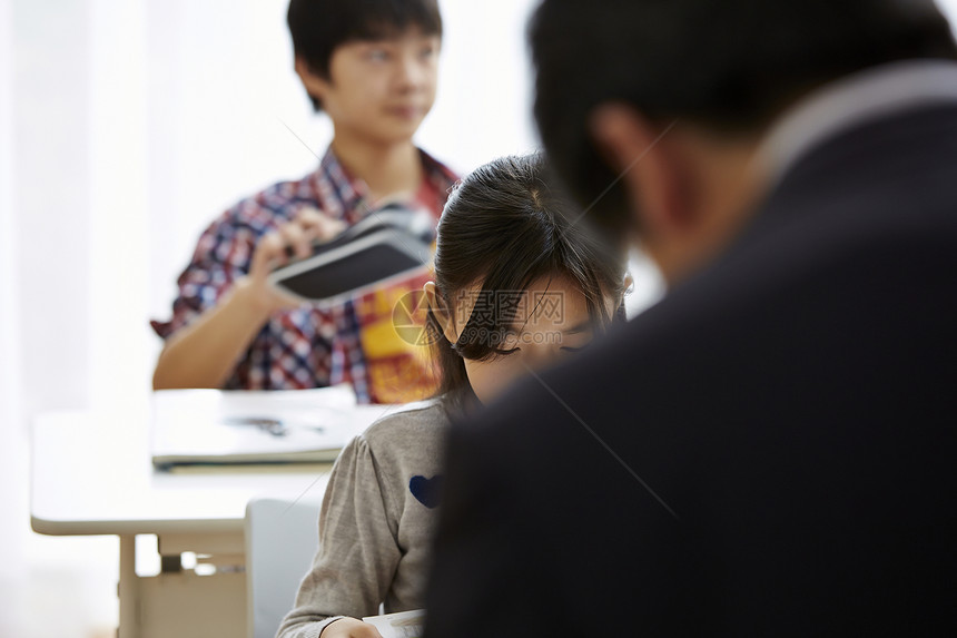 学习书法的孩子们图片