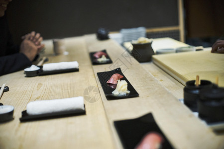 做好的的寿司图片